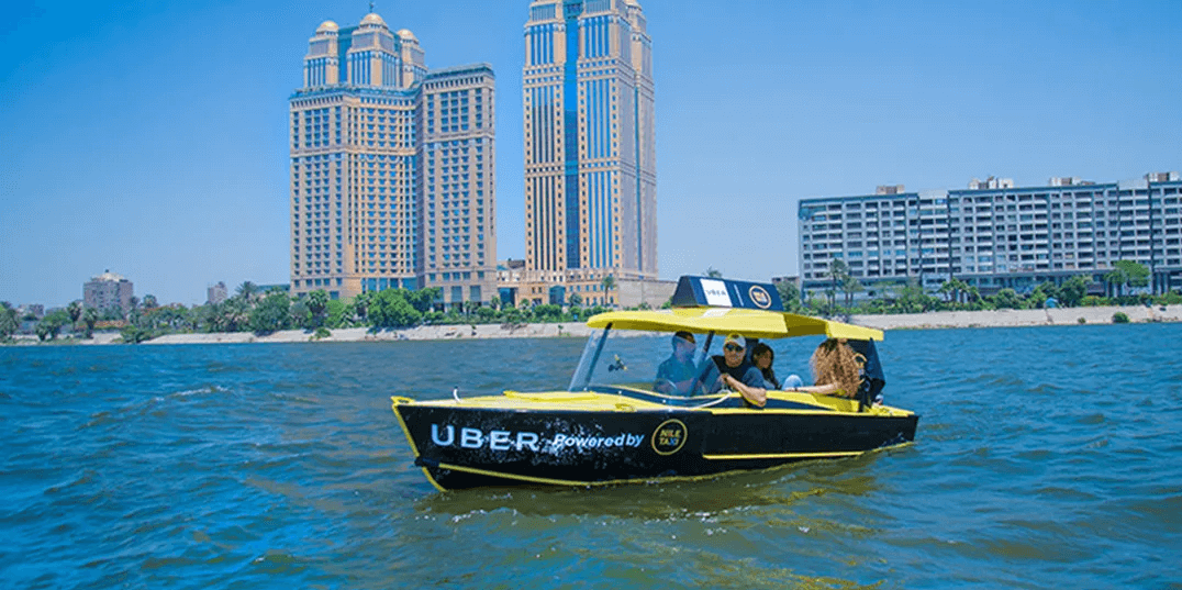 UberBOATでボートを呼び、川を移動 | Phrase